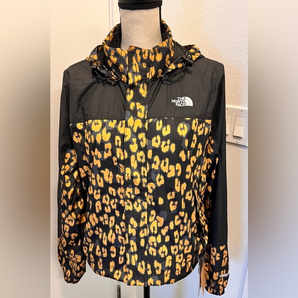 $55 firm New with tag North face hydren wind wall jacket size M in yellow/black - Picture 1 of 15